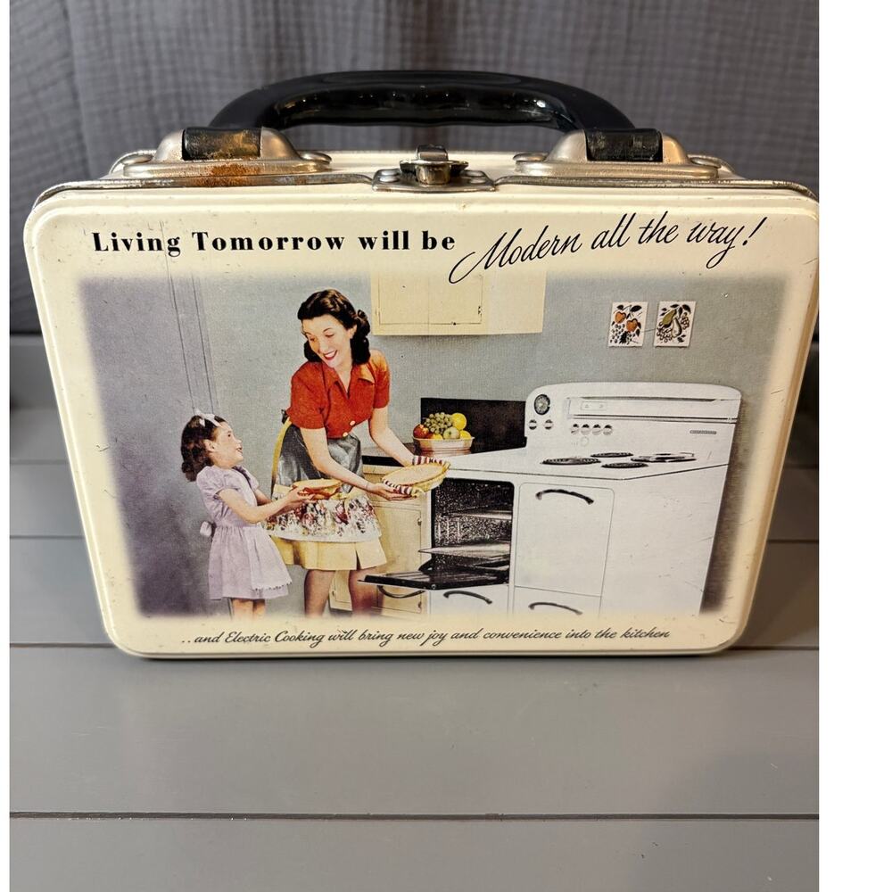 Vintge 1999 Metal Lunch Box